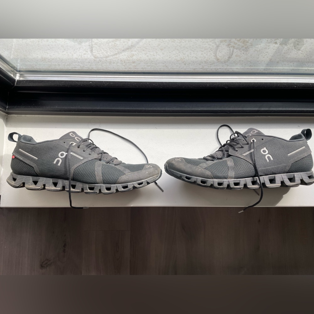 On Cloud running shoe